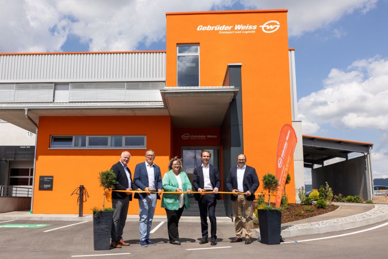 Gebrüder Weiss, logistics hall, logistics service provider, Aldingen region, warehouse location, storage